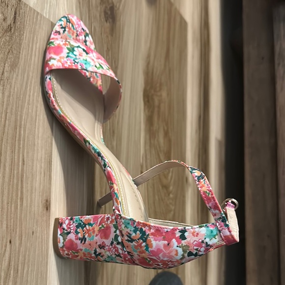 Kelly & Katie Pink and Green Floral Heels Vibrant Ankle-Strap Sandals - Picture 4 of 4